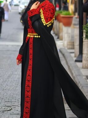Palestine traditional dress